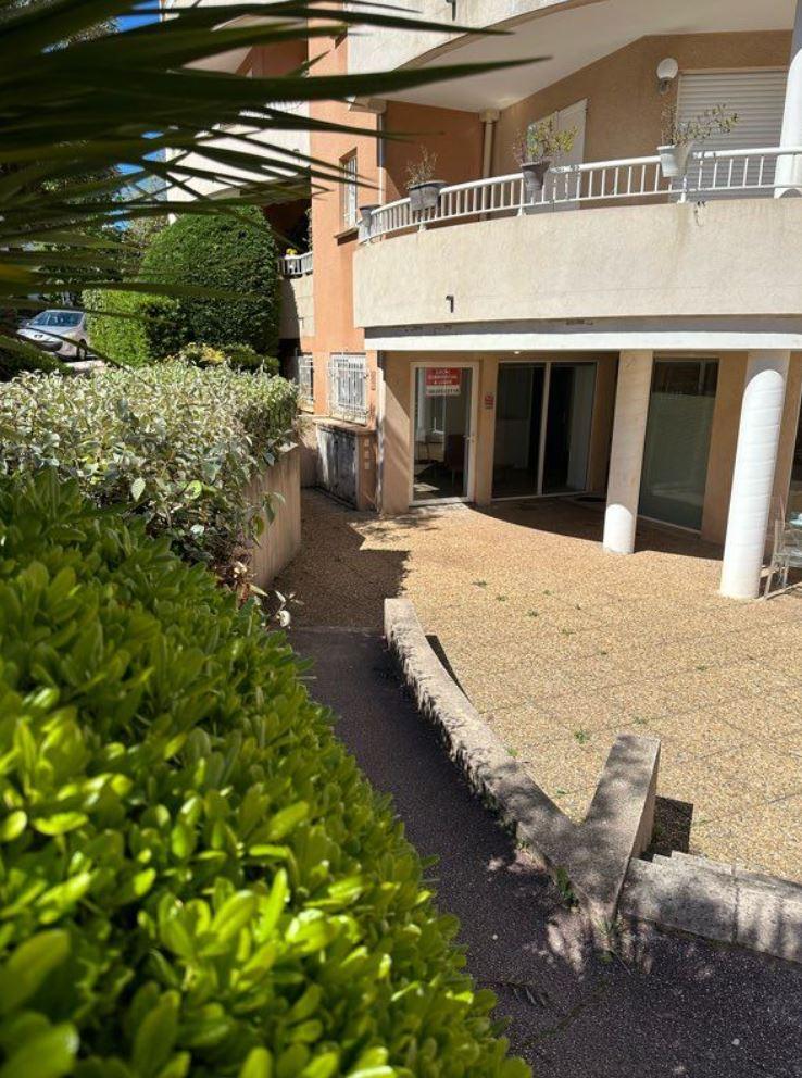 Local commercial idéal profession médicale ou paramédicale - Carqueiranne le Port