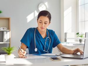  alt="Infirmières en EHPAD : saviez vous que vous pouvez désormais rédiger les certificats de décès?"