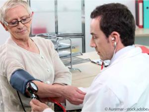  alt="Conformément aux engagements du Président de la République le recrutement, d'ici la fin de l'année, de 400 médecins généralistes salariés a débuté pour bénéficier à certains territoires désertifiés"