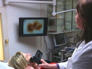  alt="Quand le smartphone équipé d'une intelligence artificielle joue les "dermatologues virtuels" ... sans les remplacer !"